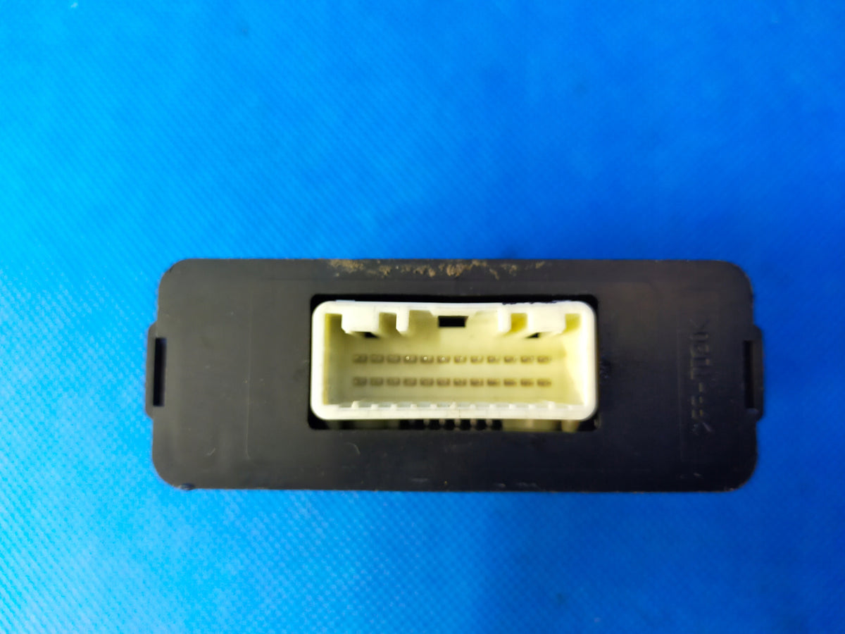 INFINITI Q50 S 3.5 HYBRIDS LIGHT MODULE 2014R 253C04GA0A