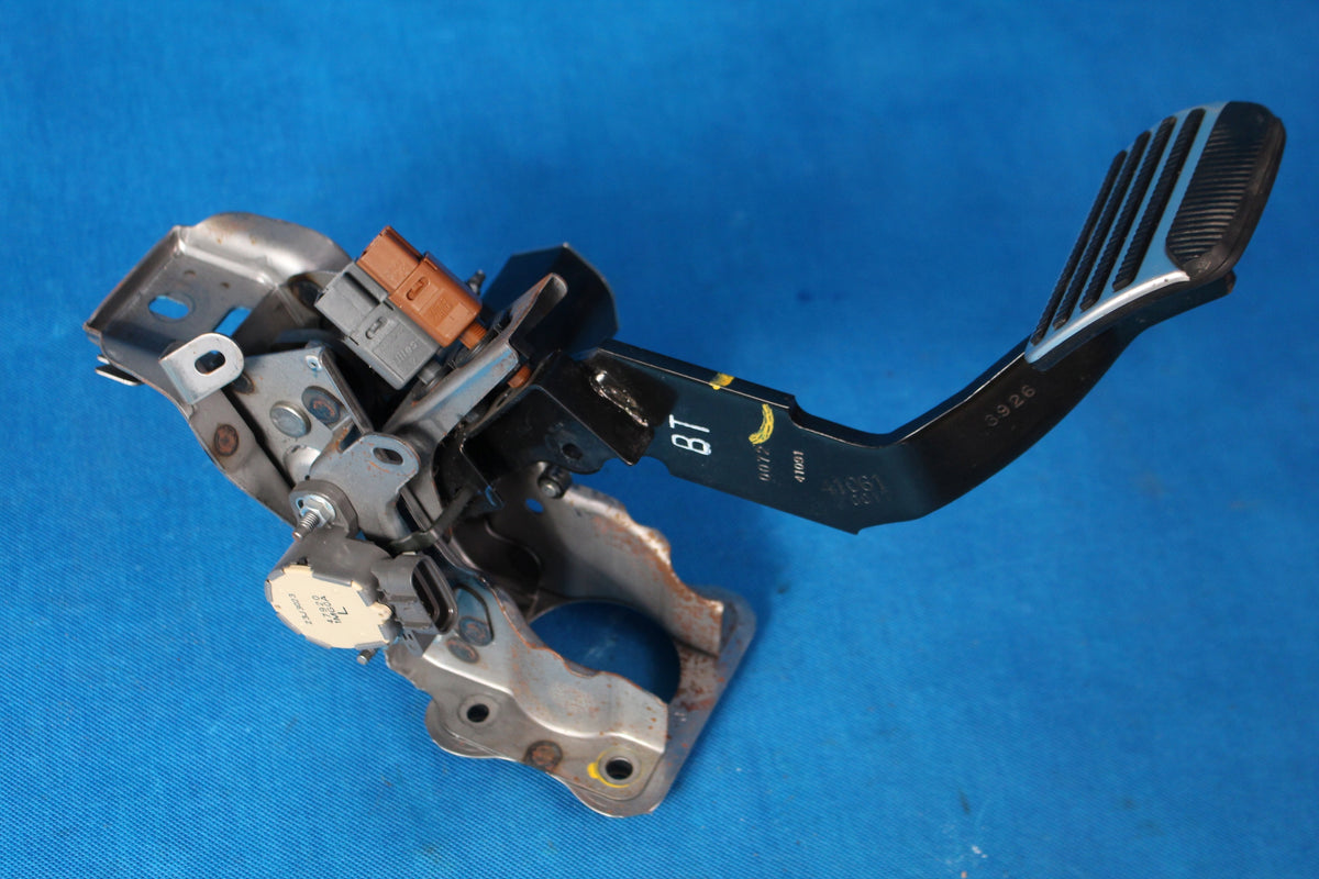 INFINITI Q50S 3.5 HYBRID BRAKE PEDAL EUROPA 479201MG0A 465014GF4D 2014R