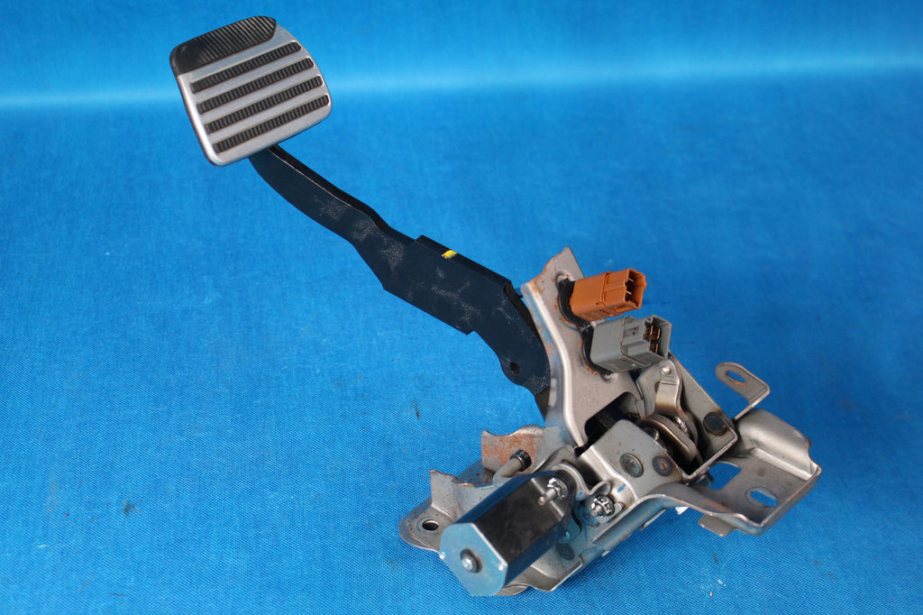 INFINITI Q50S 3.5 HYBRID BRAKE PEDAL EUROPA 479201MG0A 465014GF4D 2014R