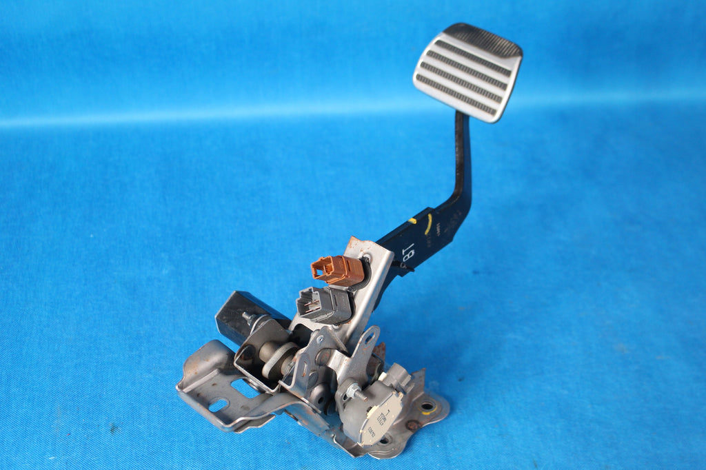 INFINITI Q50S 3.5 HYBRID BRAKE PEDAL EUROPA 479201MG0A 465014GF4D 2014R
