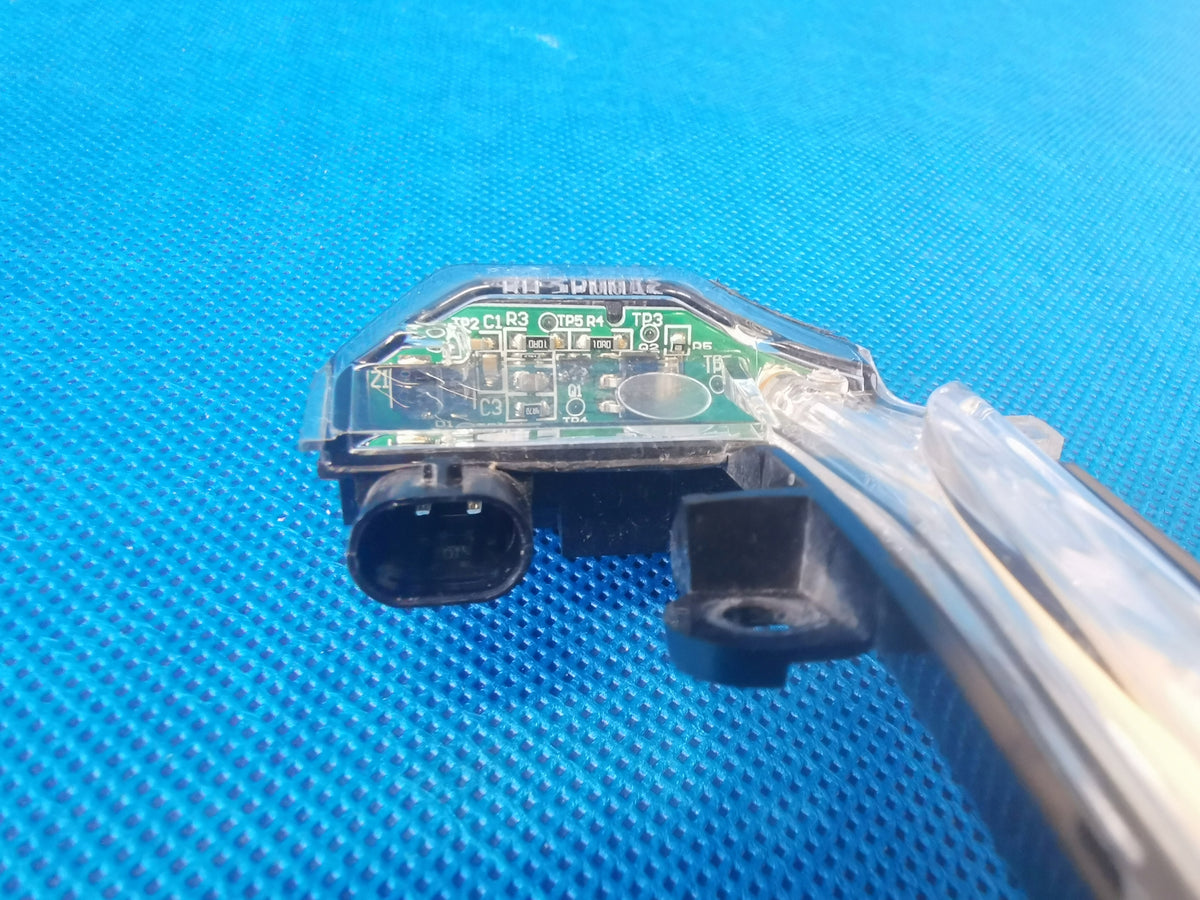 JAGUAR XF II X260 2018R 3.0TD V6 MIRROR DIRECTION INDICATOR RIGHT FRONT T2H9671