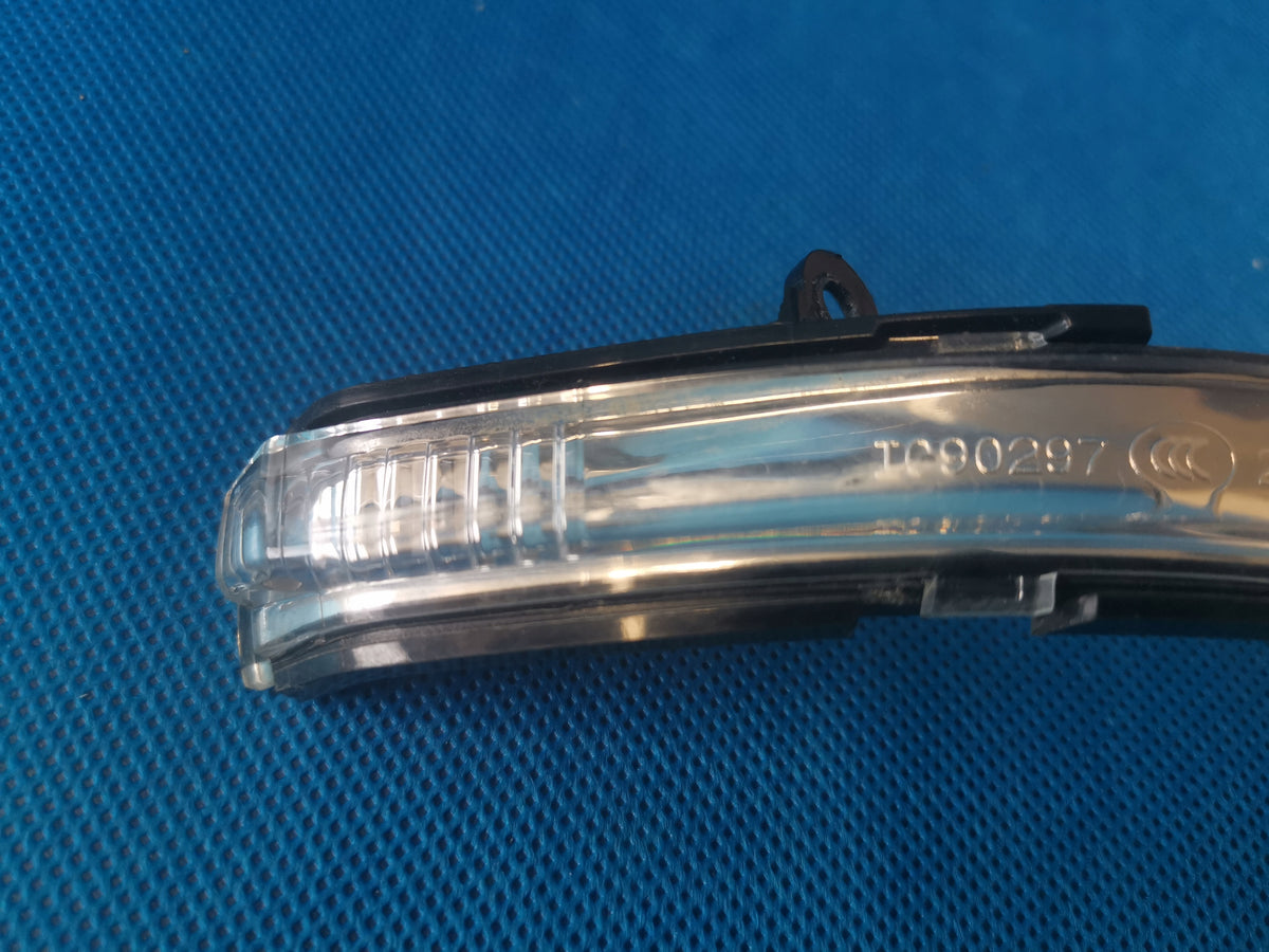 JAGUAR XF II X260 2018R 3.0TD V6 MIRROR DIRECTION INDICATOR RIGHT FRONT T2H9671