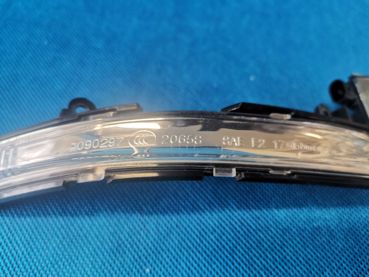 JAGUAR XF II X260 2018R 3.0TD V6 MIRROR DIRECTION INDICATOR RIGHT FRONT T2H9671