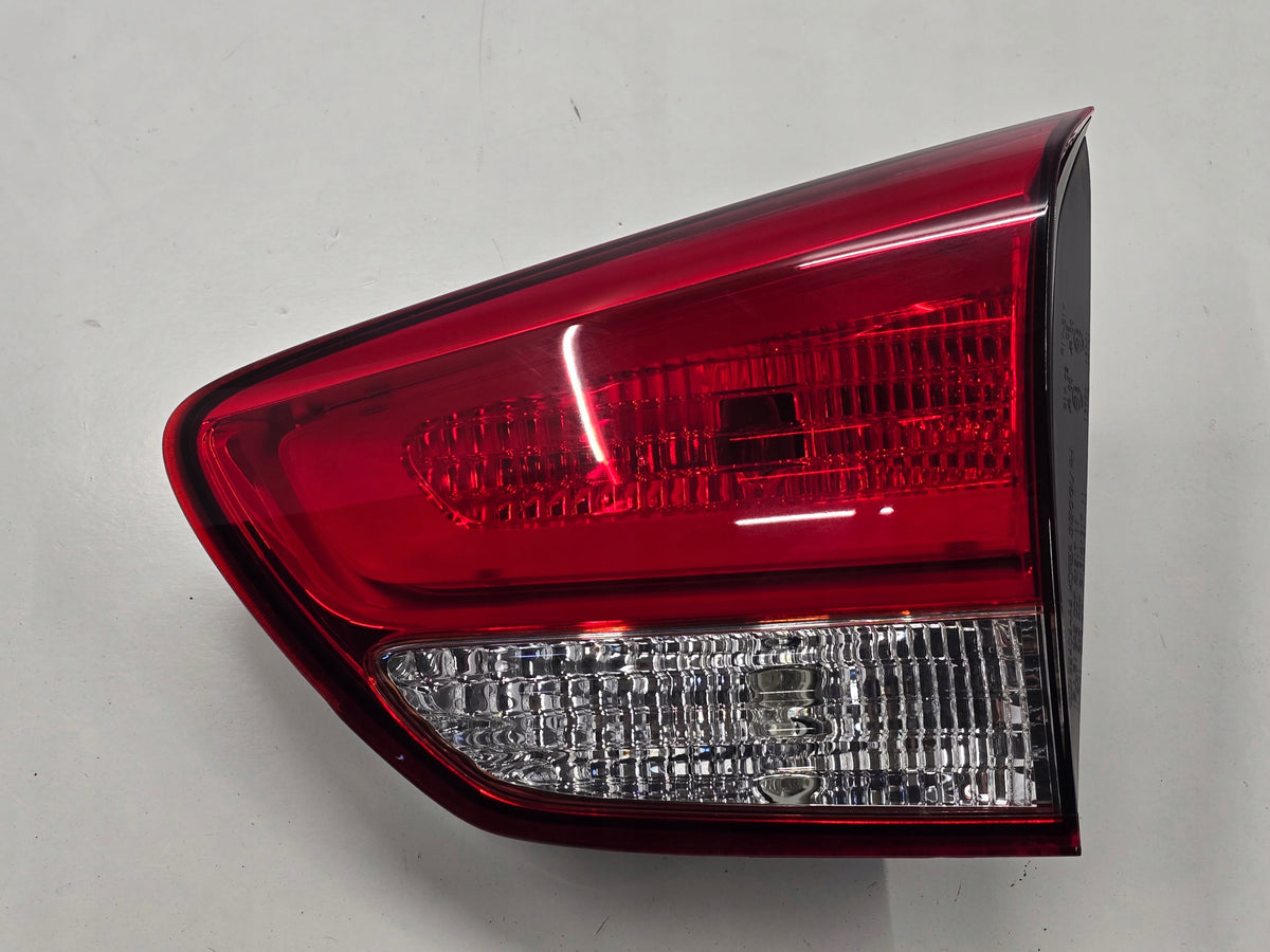 KIA CARENS IV 14R LAMP RIGHT REAR FLAP 92404-A4