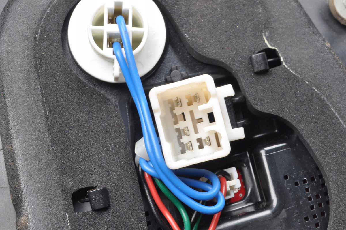 KIA CARENS IV LAMP LEFT REAR 92403-A4110