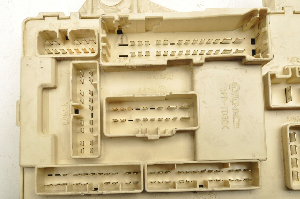 KIA CEED AND FUSE BOX 91950-1H540