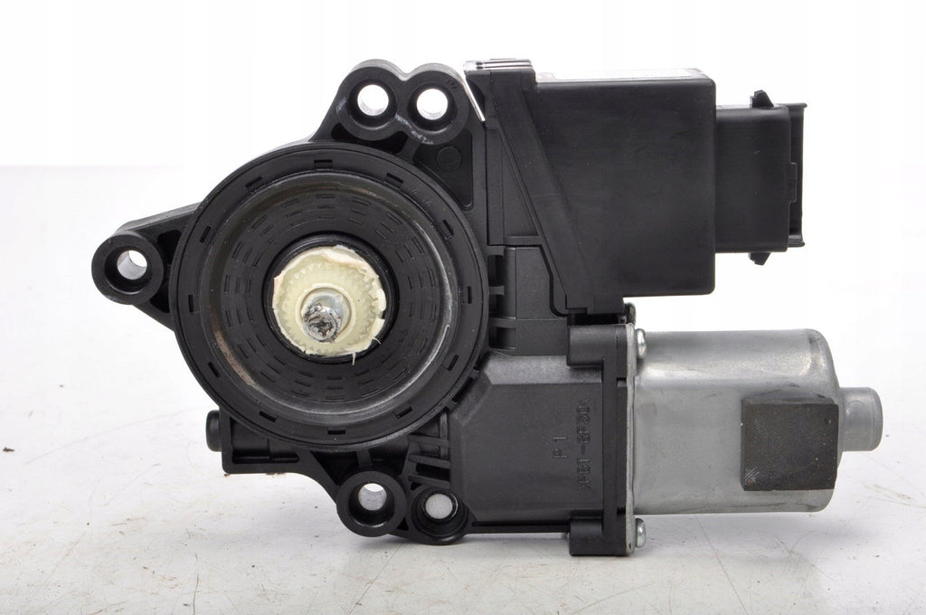 KIA PRO CEED II WINDSHIELD MOTOR LEFT FRONT 82450-A2710