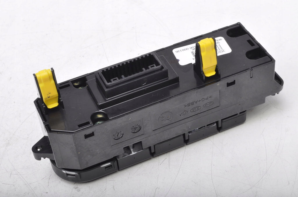 KIA PRO CEED III SWITCH PANEL 93700-J7651 2023R