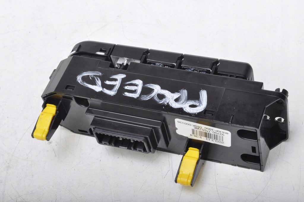KIA PRO CEED III SWITCH PANEL 93700-J7651 2023R