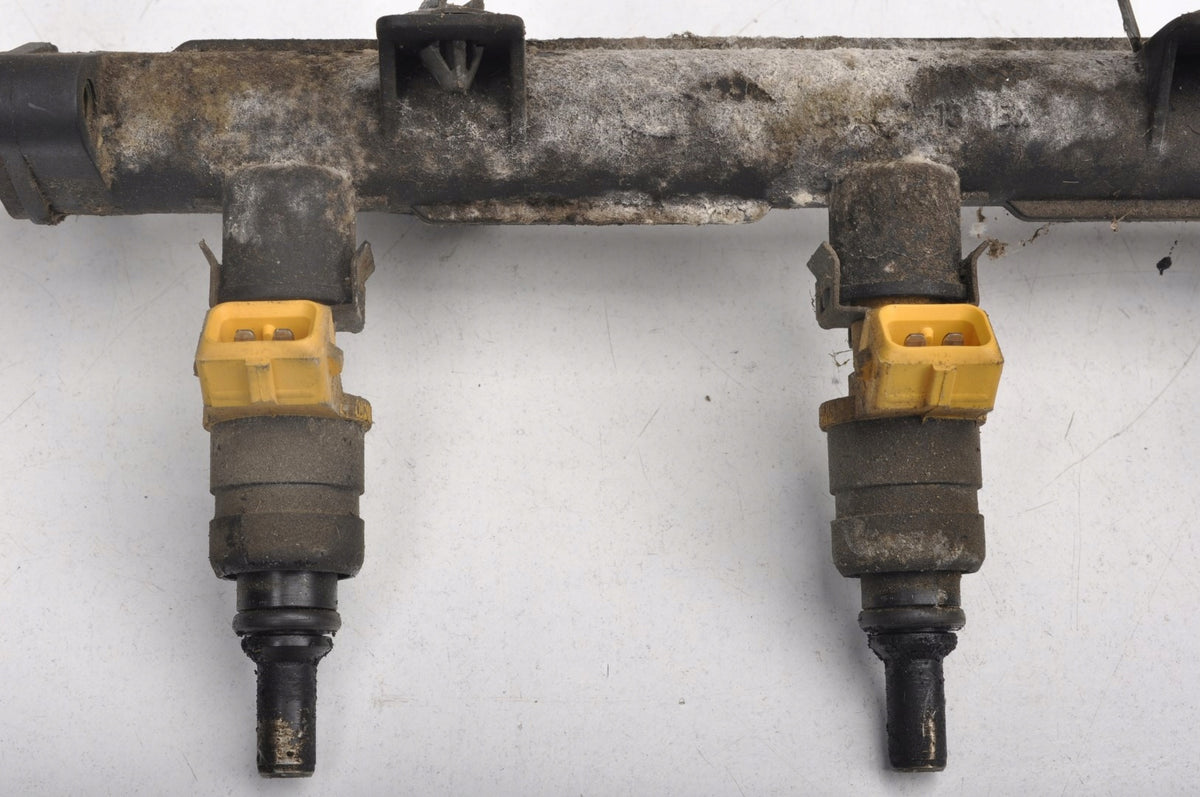 KIA RIO AND 1.5 B INJECTION RAIL OK30E13250