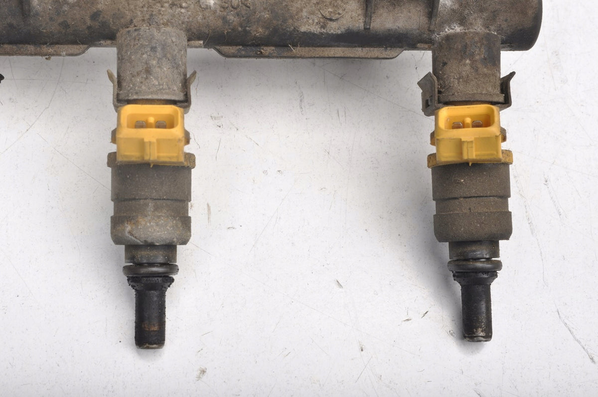 KIA RIO AND 1.5 B INJECTION RAIL OK30E13250