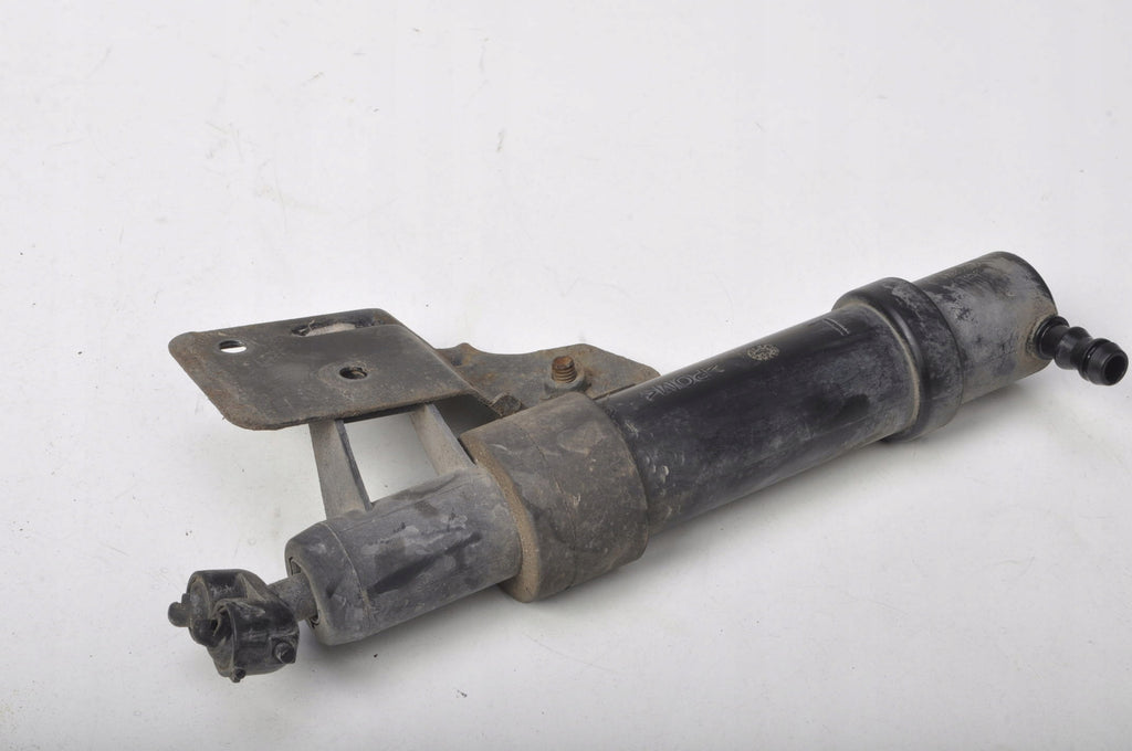 KIA SORENTO AND HEADLIGHT WASHER PUMP LEFT