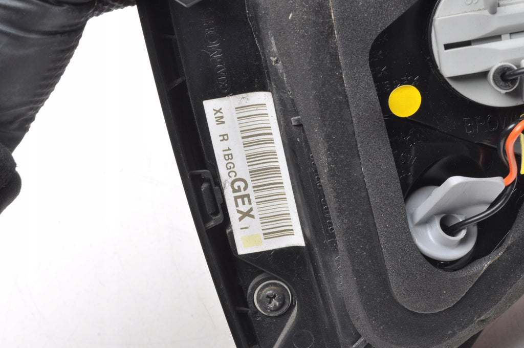 KIA SORENTO II LAMP RIGHT REAR FLAP LIFT R1Y-S1Y 02