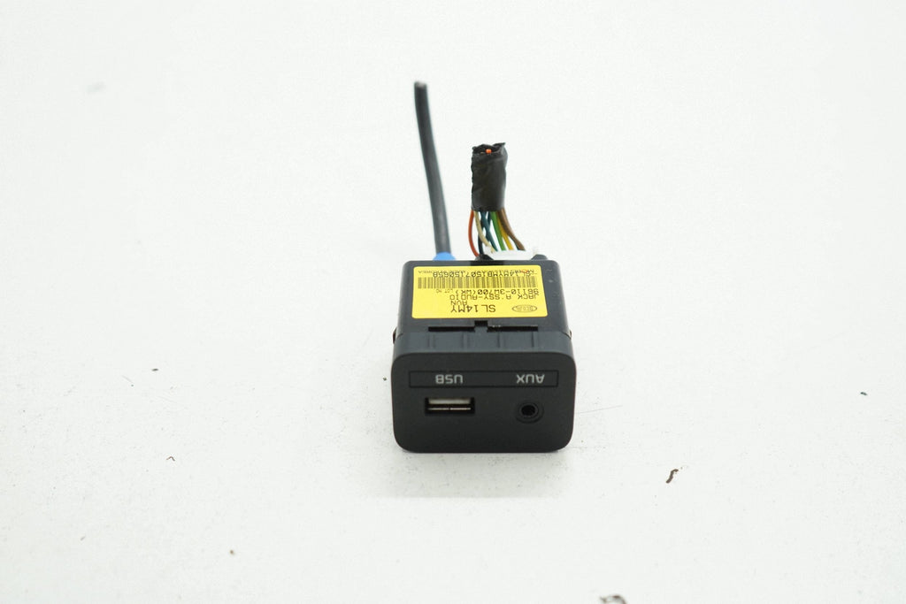 KIA SPORTAGE III LIFT 15R SOCKET CONNECTOR USB AUX 96110-3W700