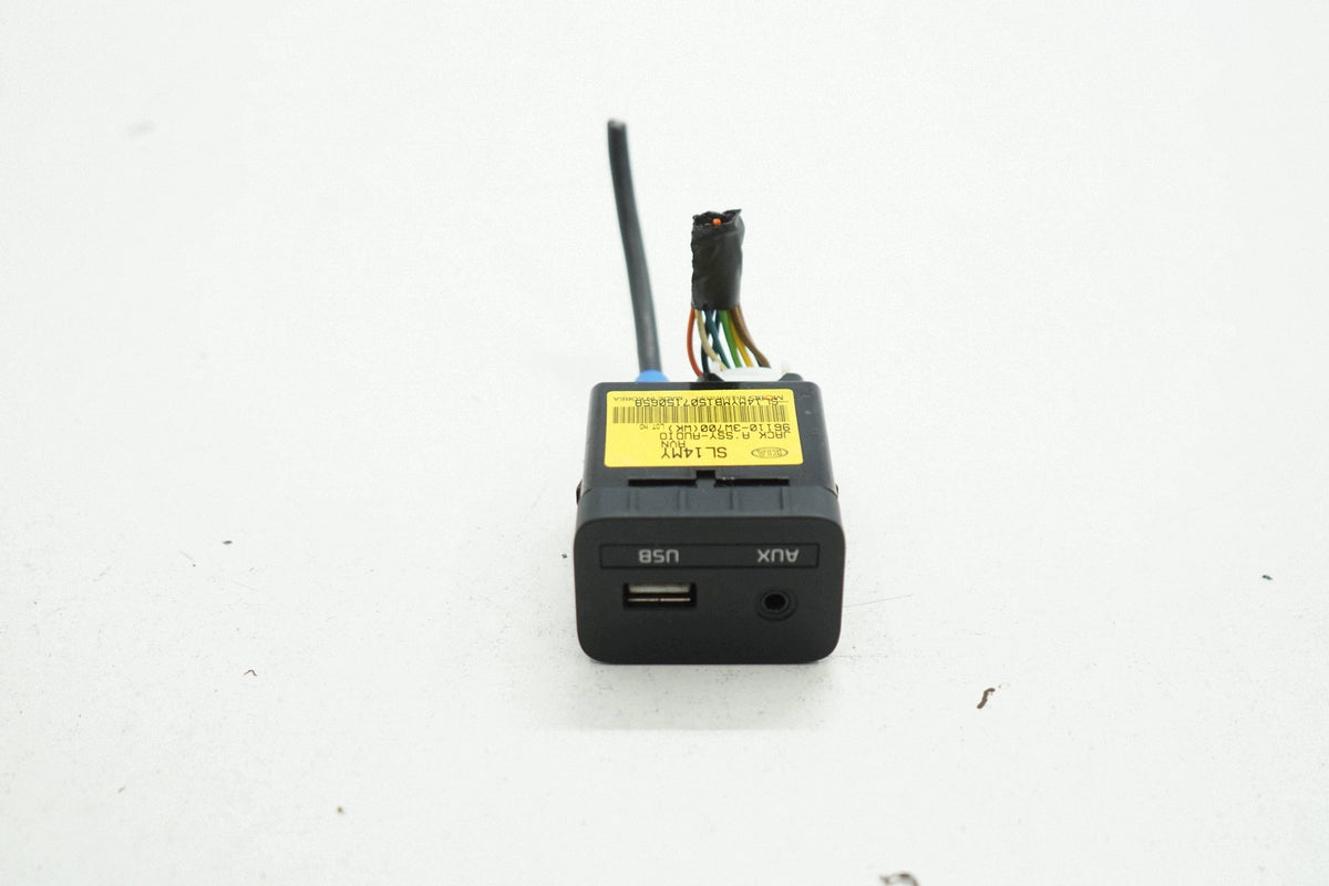KIA SPORTAGE III LIFT 15R SOCKET CONNECTOR USB AUX 96110-3W700