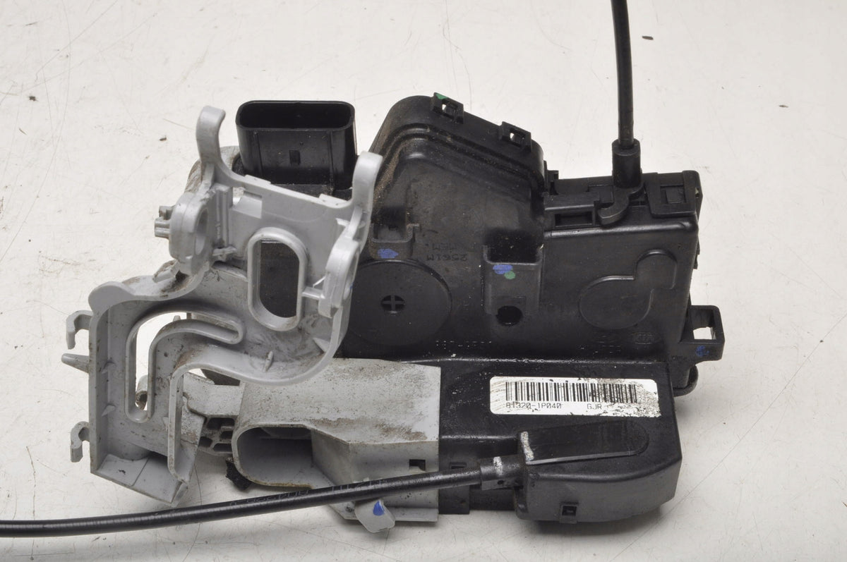KIA VENGA DOOR LOCK RIGHT FRONT 81320-1P040