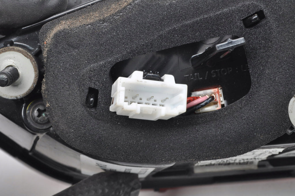KIA X-CEED LAMP LEFT REAR FLAP J7924-33200 J7924-33210