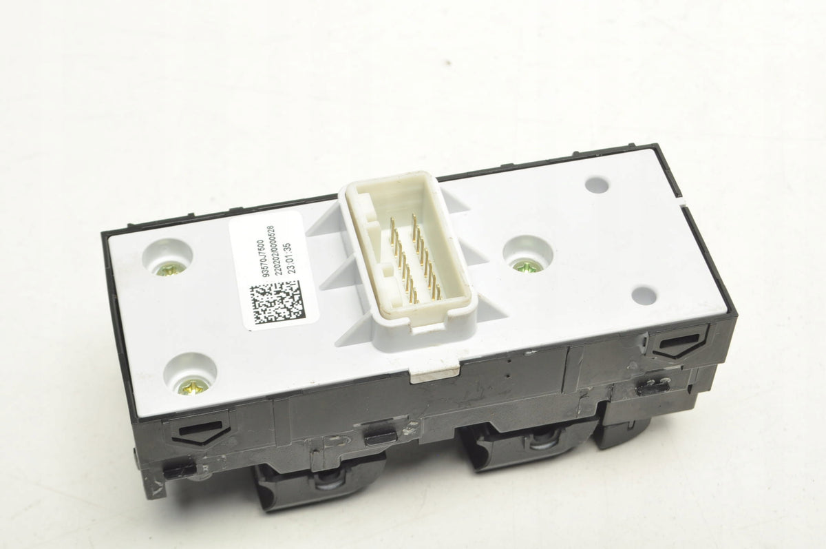 KIA X-CEED PANEL WINDOW LOWERING BUTTON 93570-J7500