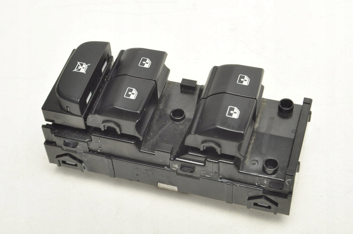 KIA X-CEED PANEL WINDOW LOWERING BUTTON 93570-J7500