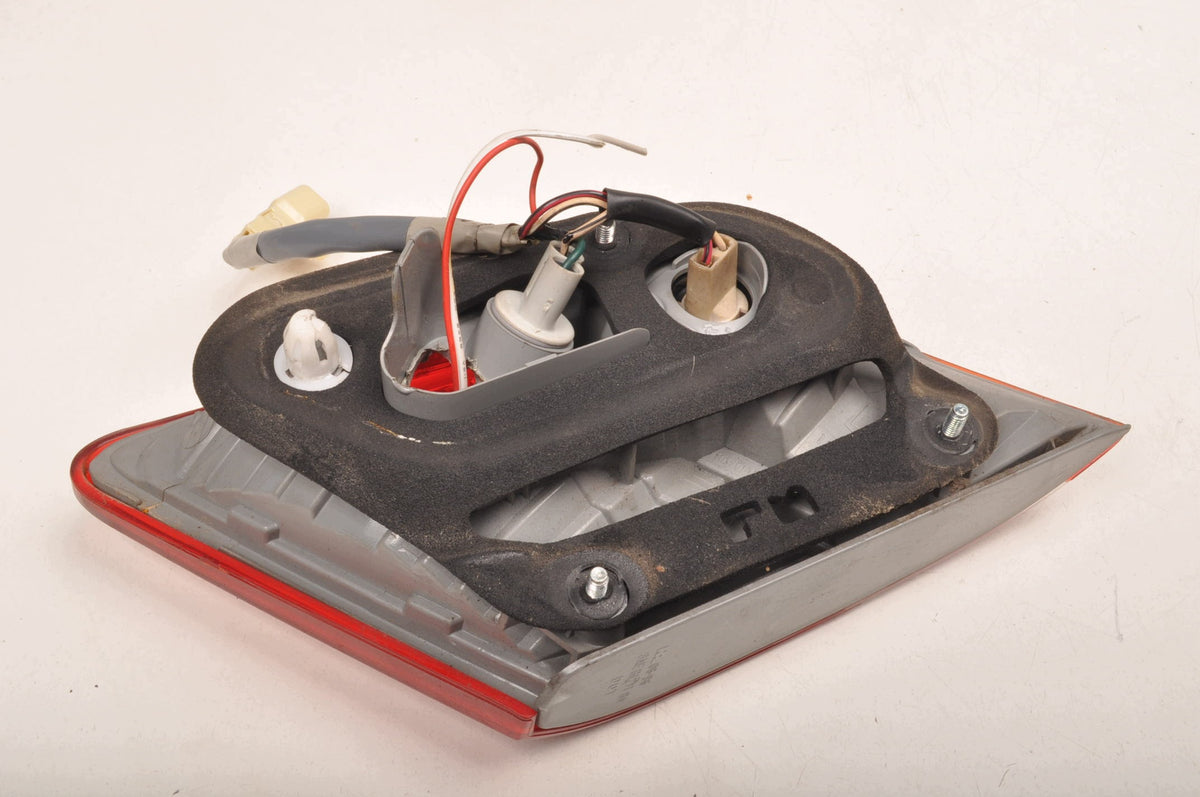 LAMP LEFT REAR IN FLAP TOYOTA CAMRY VI XV40