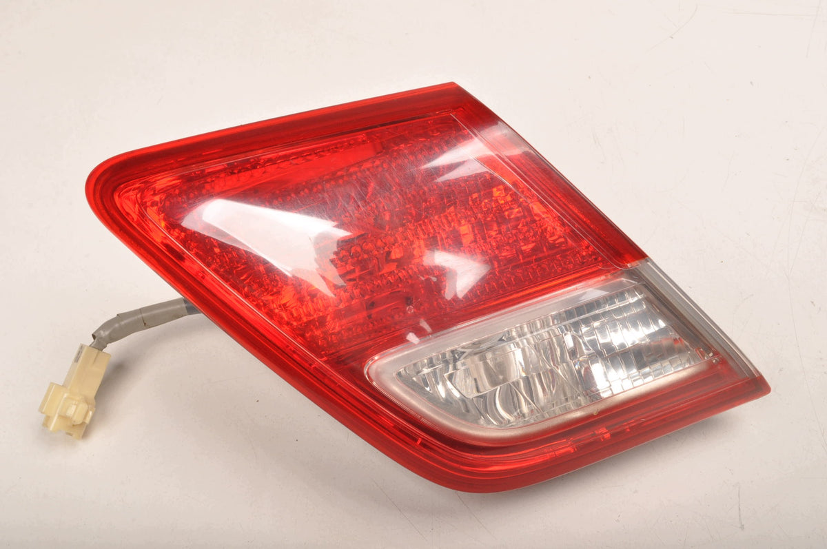 LAMP LEFT REAR IN FLAP TOYOTA CAMRY VI XV40