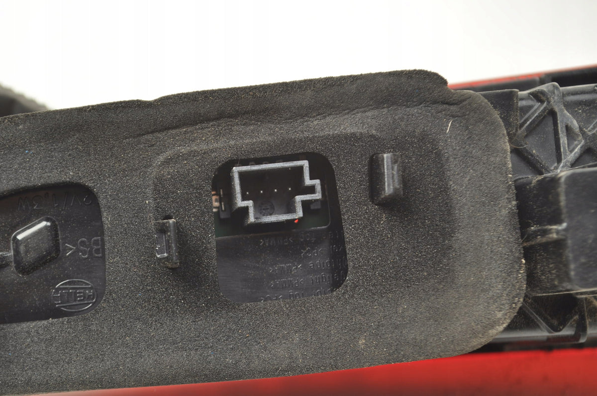 LAMP RIGHT REAR FLAP VOLVO XC60 II 31446618 SUV