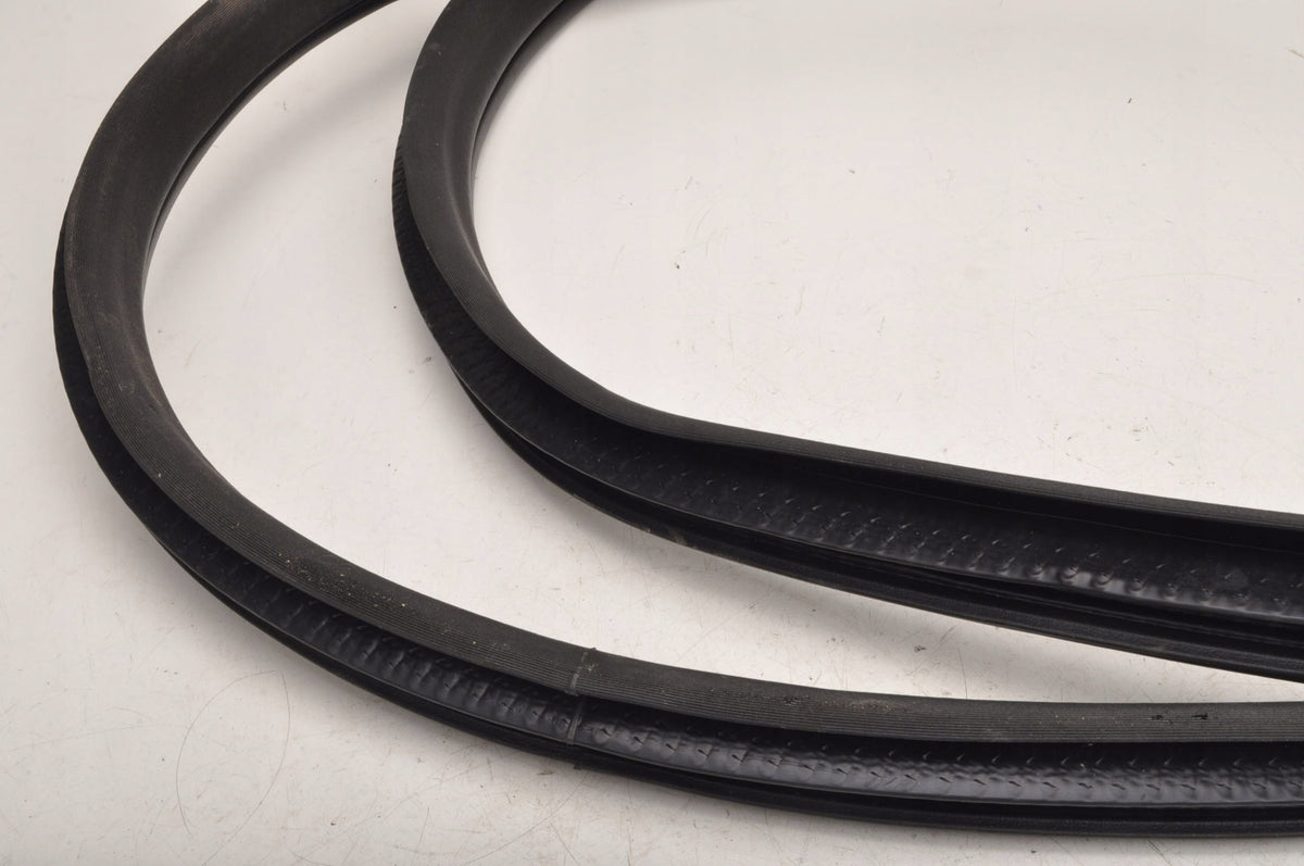 LAND ROVER DISCOVERY L462 DOOR SEAL LEFT FRONT