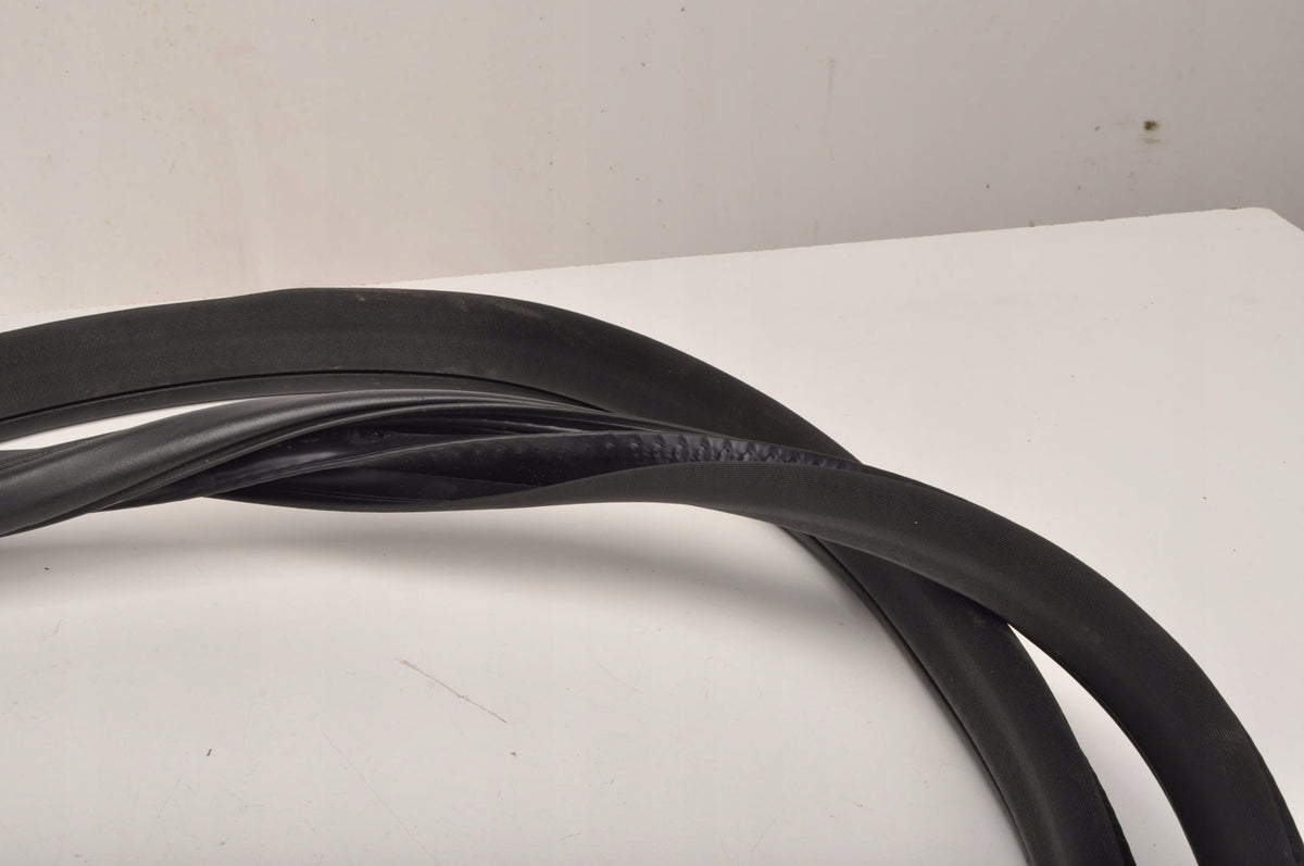 LAND ROVER DISCOVERY L462 DOOR SEAL LEFT FRONT