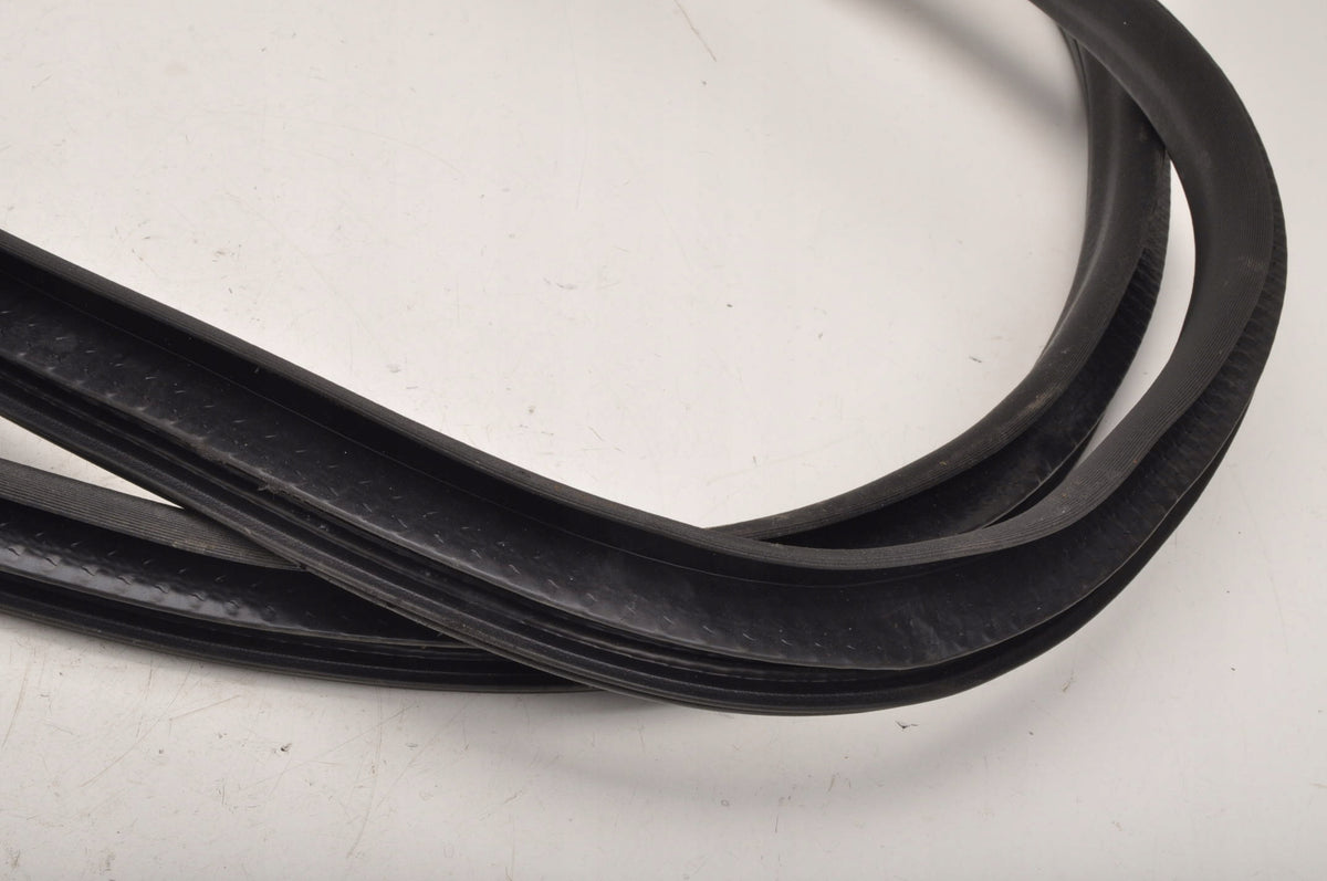 LAND ROVER DISCOVERY L462 DOOR SEAL LEFT FRONT
