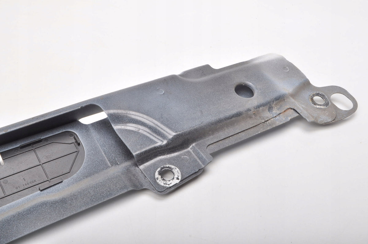 LAND ROVER DISCOVERY L462 MOUNTING FENDER BRACKET HY32-16150-AB