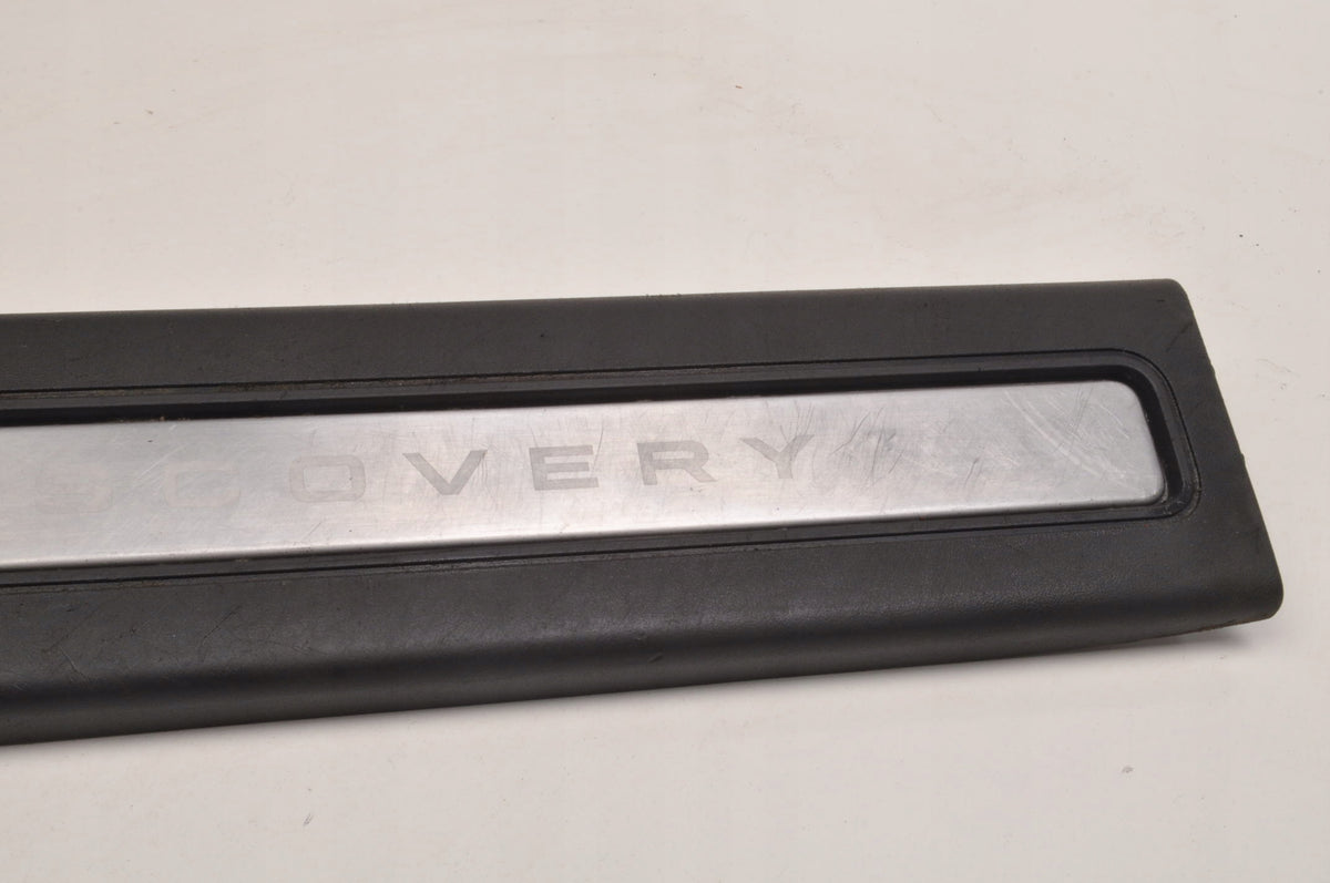 LAND ROVER DISCOVERY L462 THRESHOLD STRIP RIGHT FRONT HY32-13200-AAW
