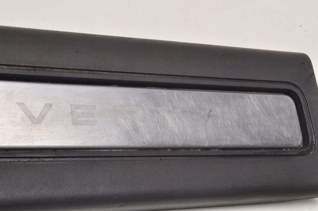 LAND ROVER DISCOVERY L462 THRESHOLD STRIP RIGHT FRONT HY32-13200-AAW
