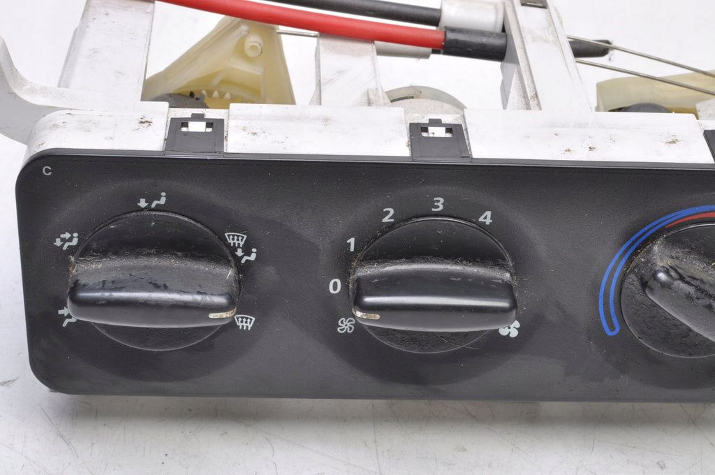 LAND ROVER FREELANDER L314 AIR SUPPLY PANEL