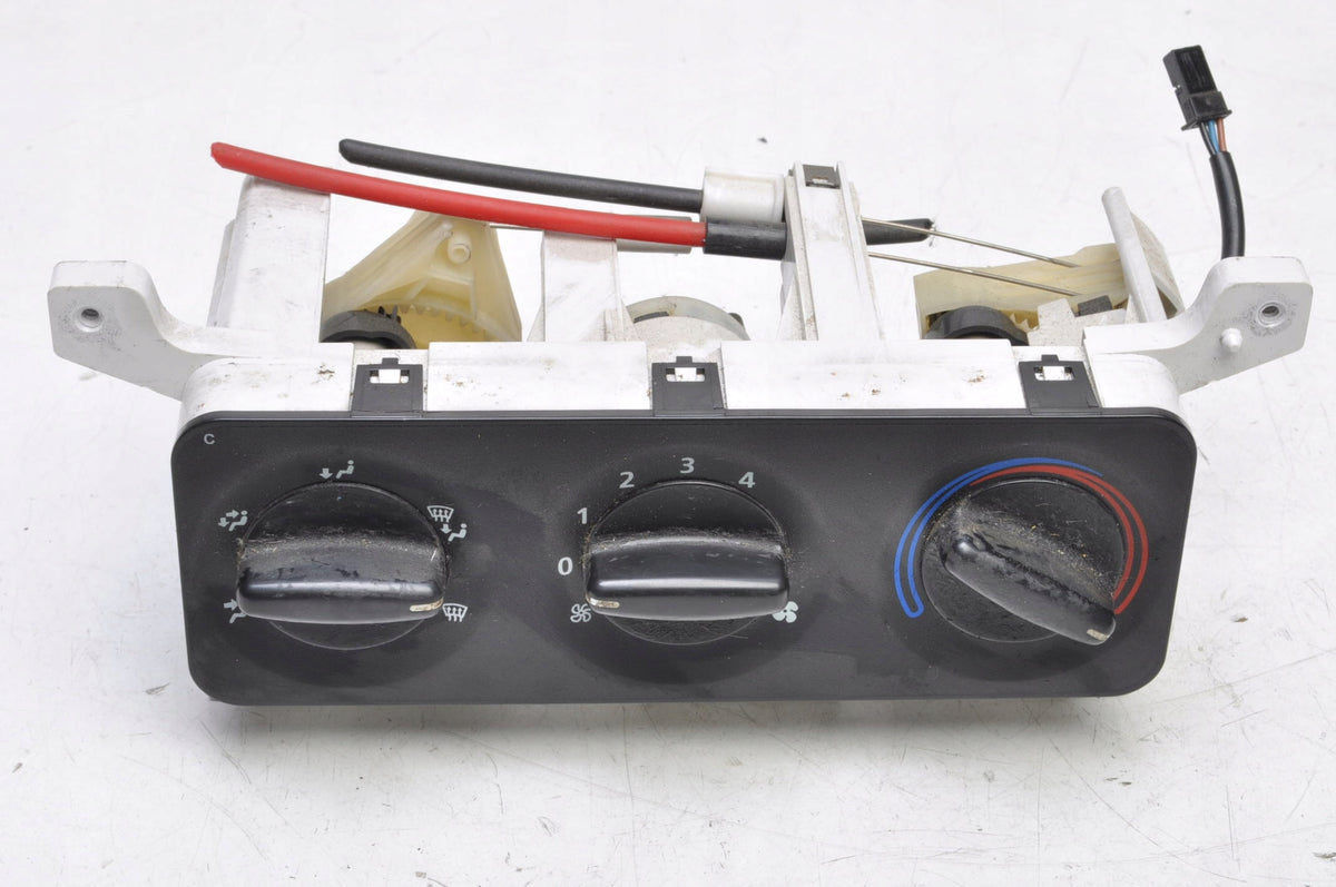 LAND ROVER FREELANDER L314 AIR SUPPLY PANEL