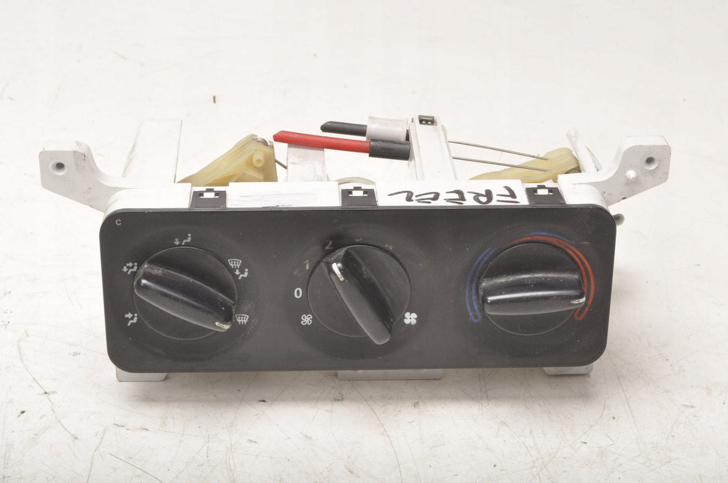 LAND ROVER FREELANDER L314 AIRFLOW PANEL