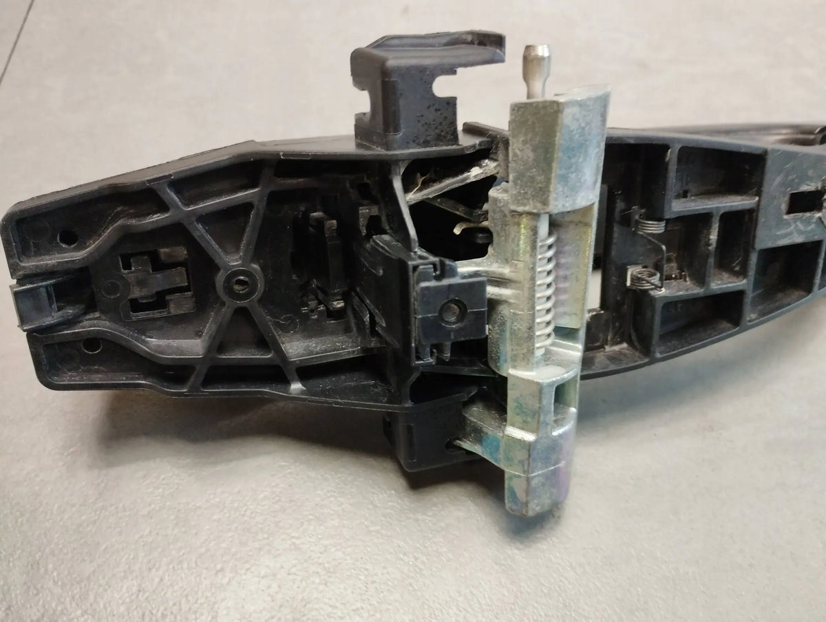 Land Rover Range Rover Sport L320 HANDLE RIGHT REAR 820