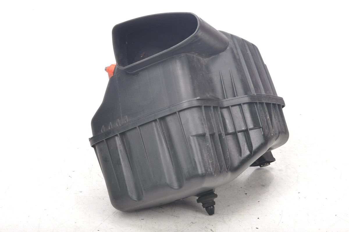 MASERATI GHIBLI III 3.0 D AIR FILTER HOUSING 670004602