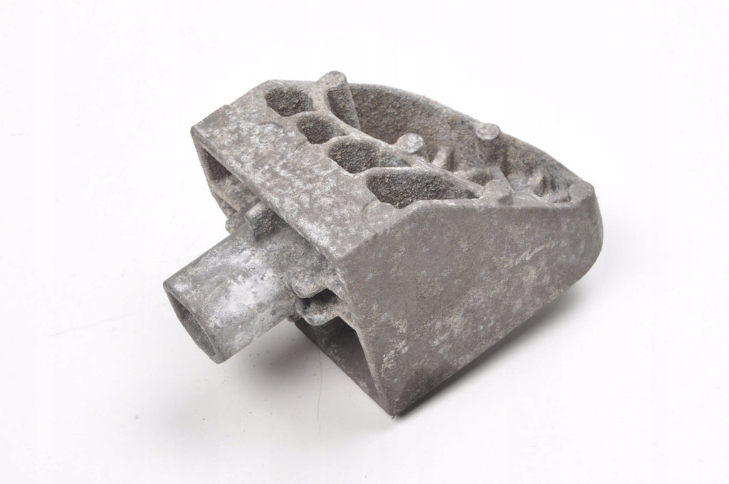 MASERATI QUATTROPORTE VI RADIATOR MOUNT LEFT 24705