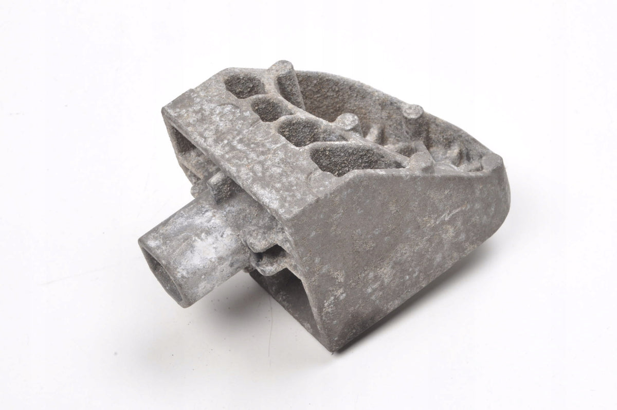 MASERATI QUATTROPORTE VI RADIATOR MOUNT LEFT 24705