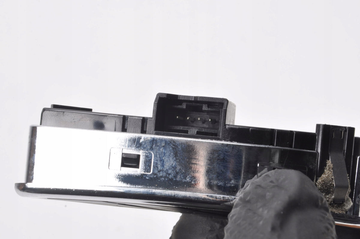 MASERATI QUATTROPORTE VI SEAT ADJUSTMENT PANEL 670011442