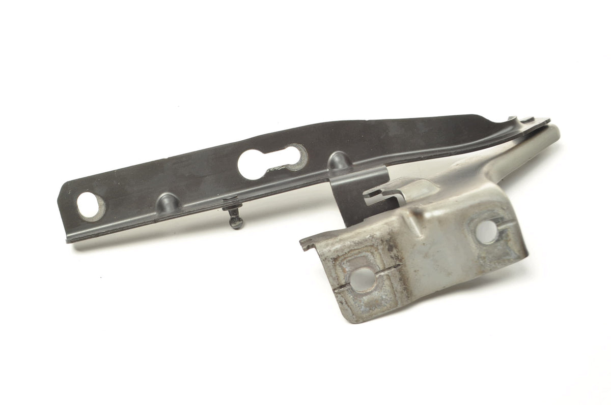 MASK HINGE RIGHT VOLVO XC60 II 31424538 724-16