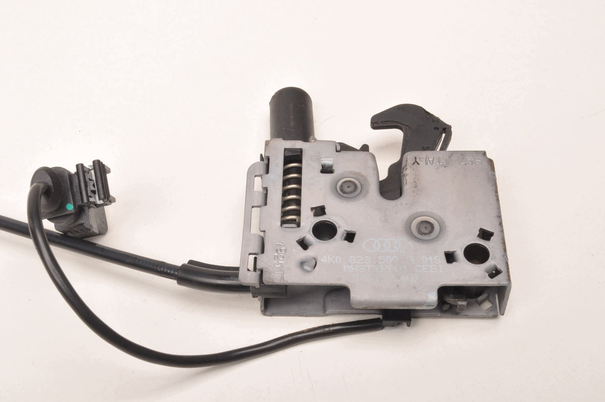 MASK LOCK AUDI A6 C8 VOLKSWAGEN GOLF VIII LIFT CADDY 4K0823509A 2025