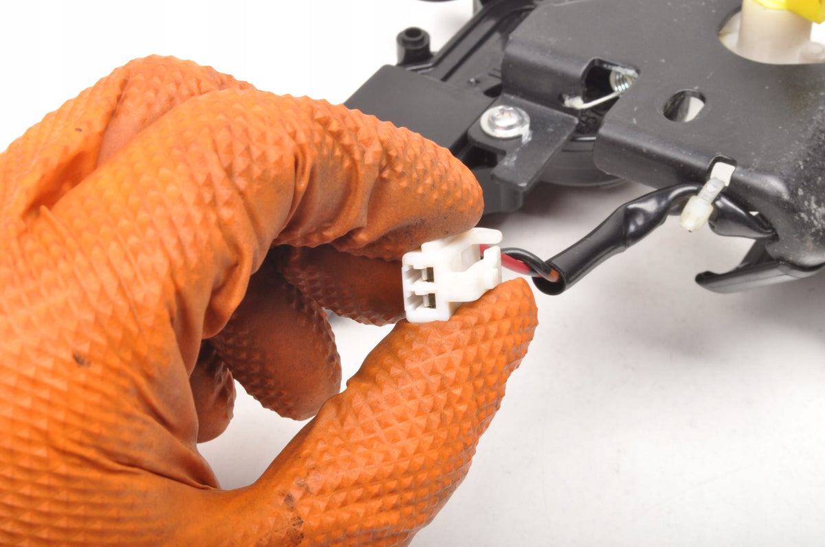 MAZDA 3 BK LIFT SEDAN TAILGATE LOCK