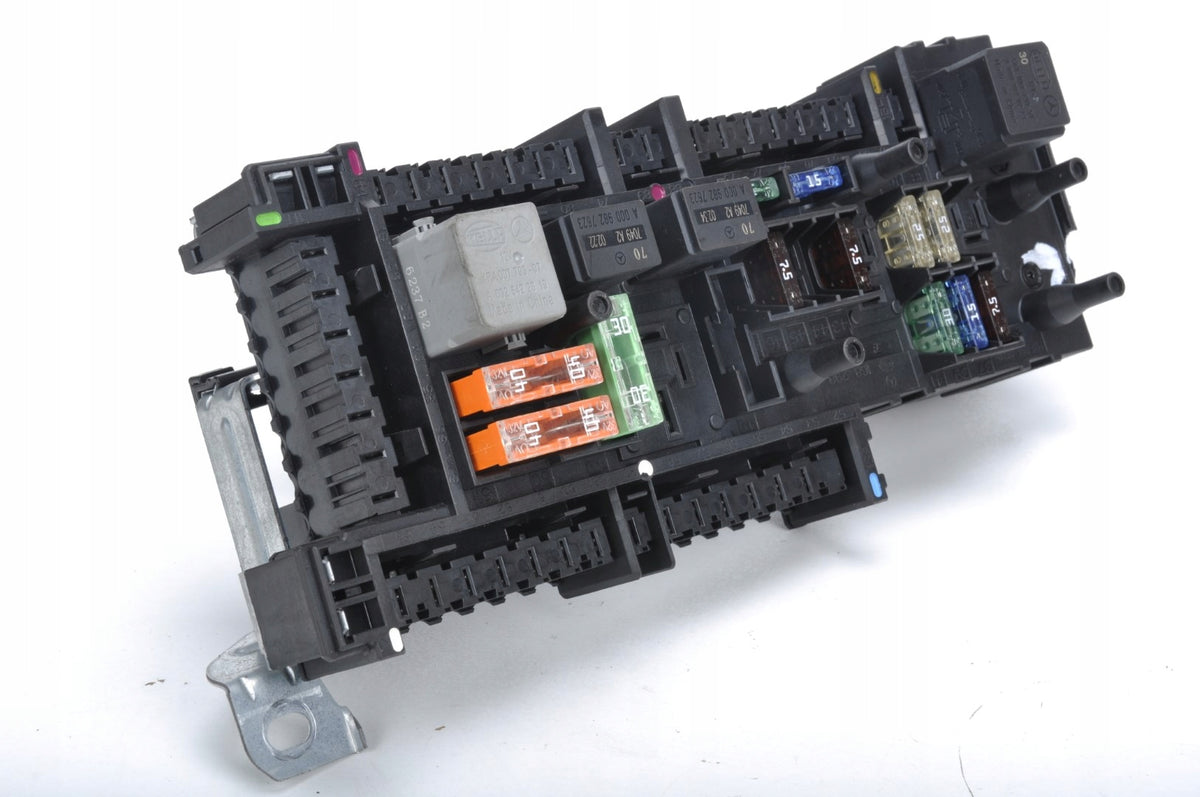 MERCEDES AMG GT C190 4.0 FUSE BOX 168298 1670660