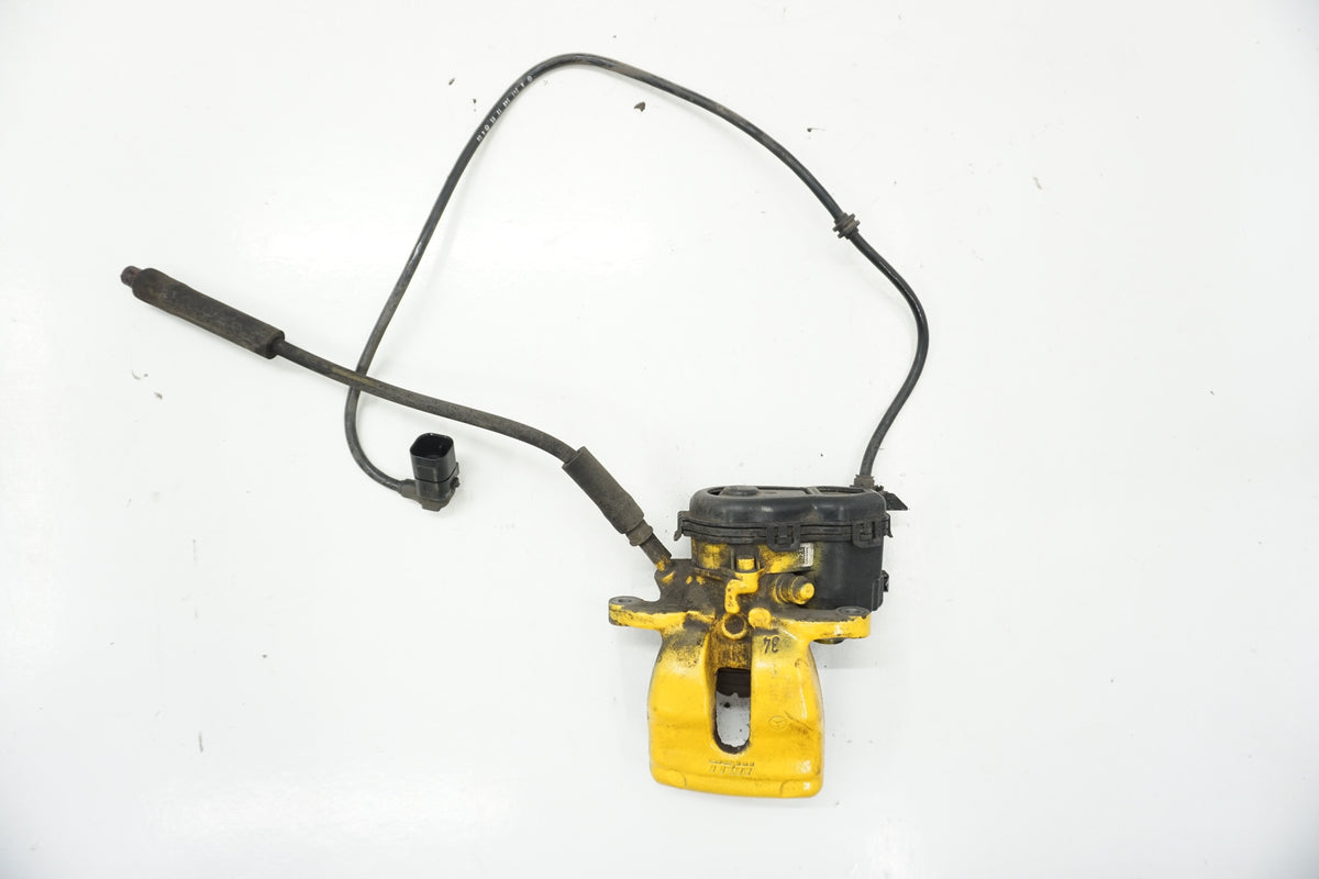 MERCEDES CLA W117 CLAMP RIGHT REAR