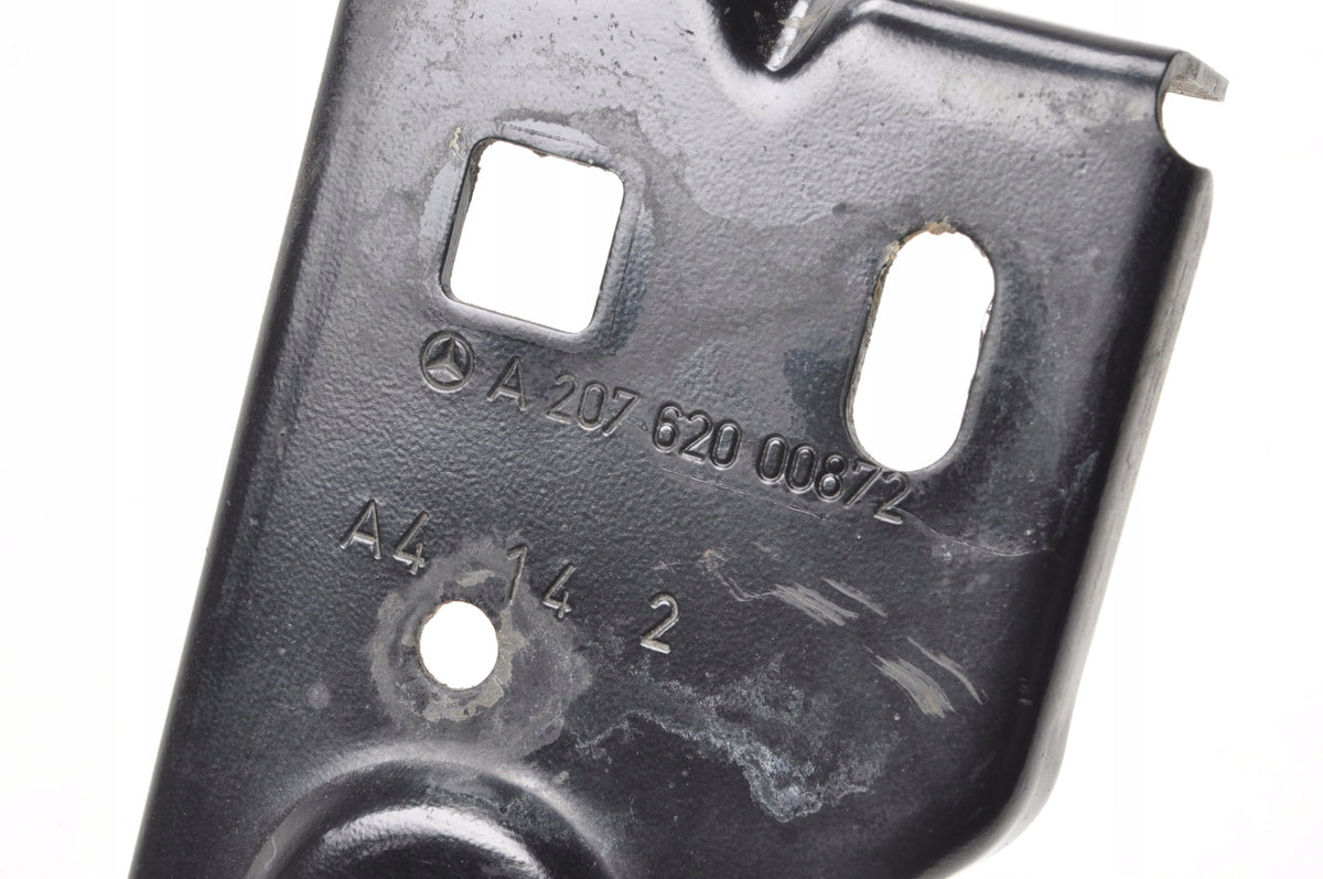 MERCEDES CLASS E W207 MOUNTING BRACKET RIGHT FRONT BELT A20762000872