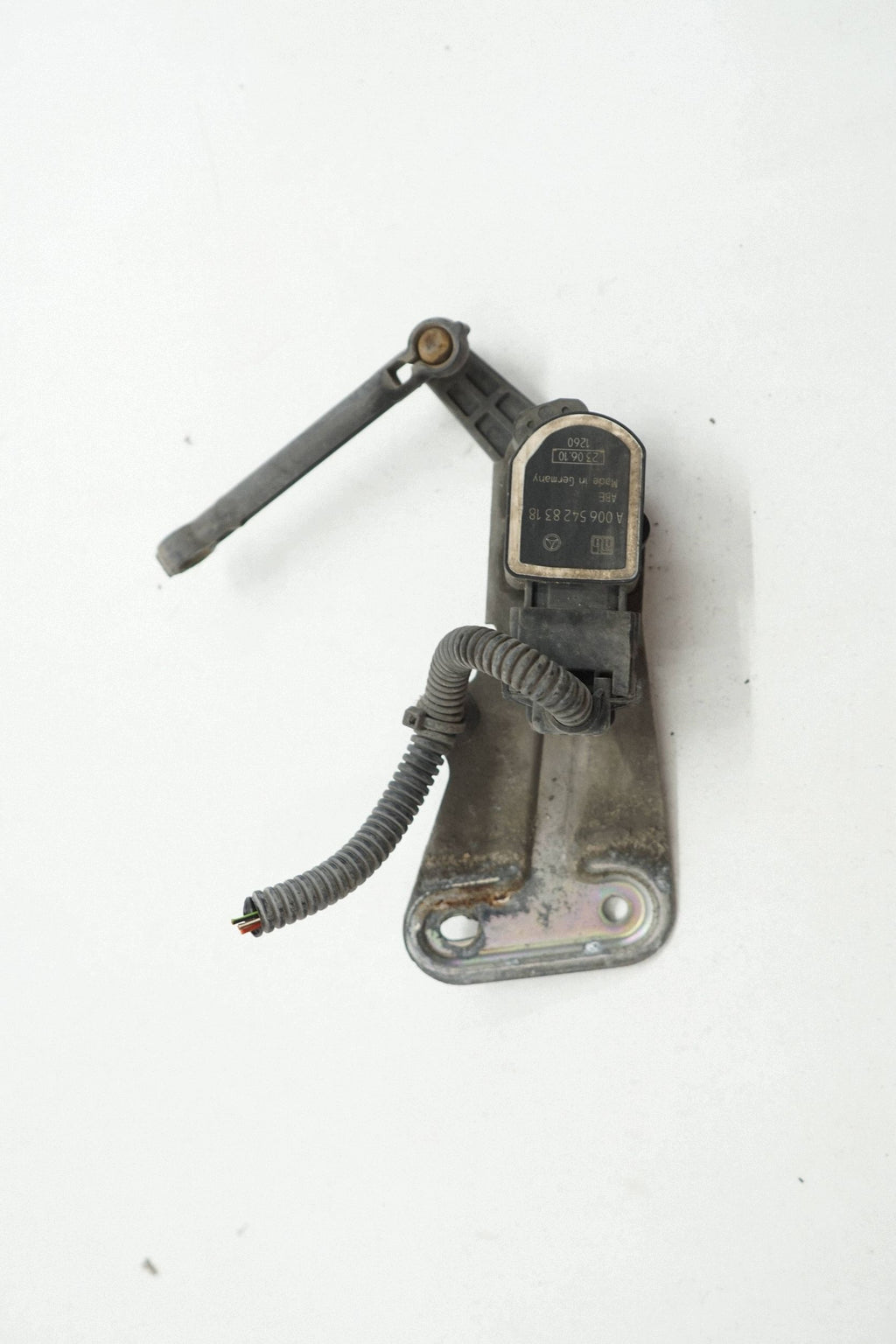 MERCEDES E W212 10R XENON LEVELING SENSOR A0065428318