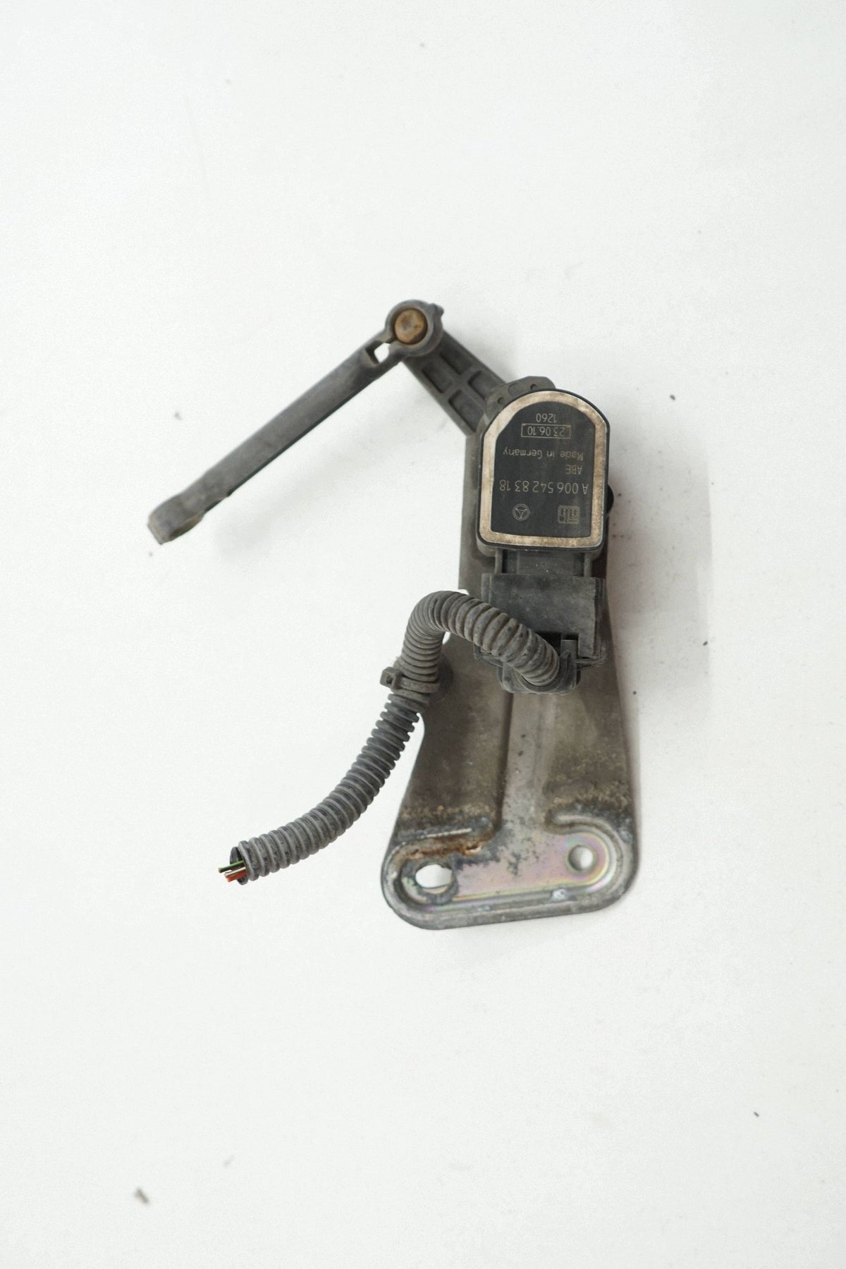 MERCEDES E W212 10R XENON LEVELING SENSOR A0065428318