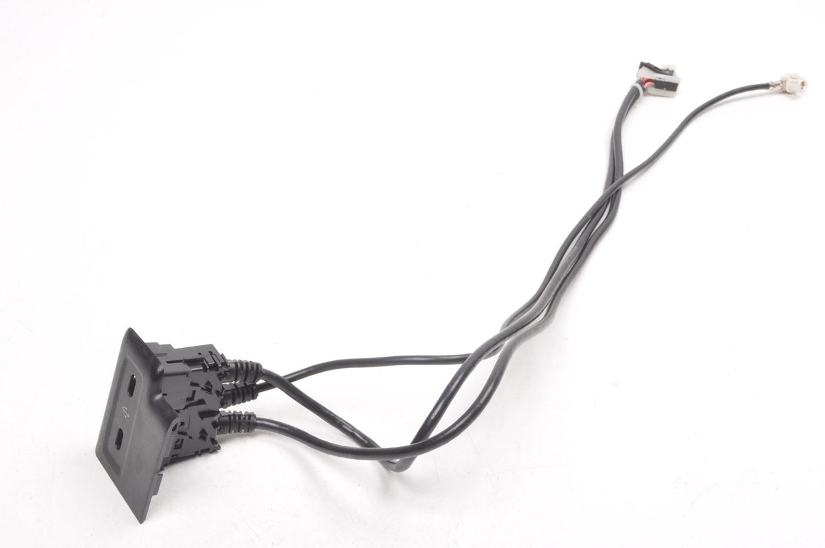 MERCEDES GLC W254 INPUT USB SOCKET A2548208000