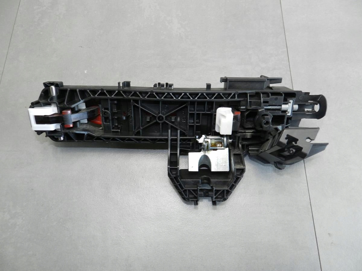 MERCEDES W176 HANDLE RIGHT REAR A2047601634